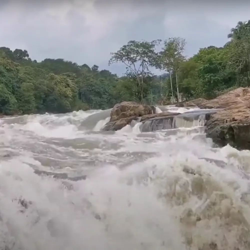 Perunthenaruvi Waterfalls